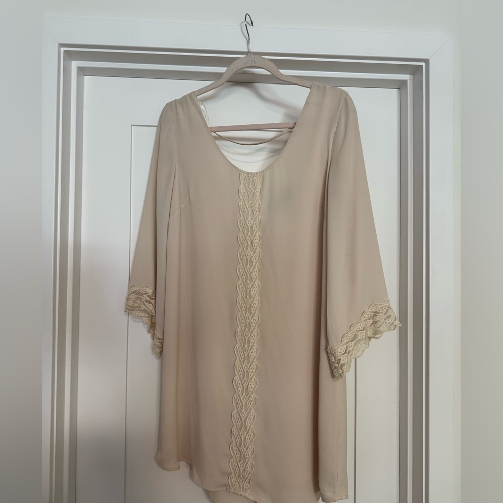 Astr the Label - Cream Lace-Detail Shift Dress